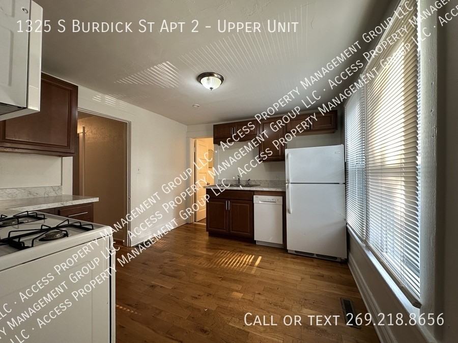 1325 S Burdick St Apt 2 - Photo 2 of 13