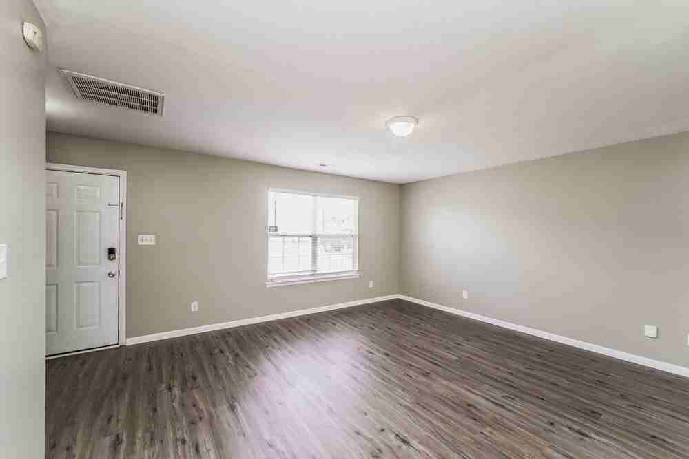 6515 Sunman Rd - Photo 6 of 20