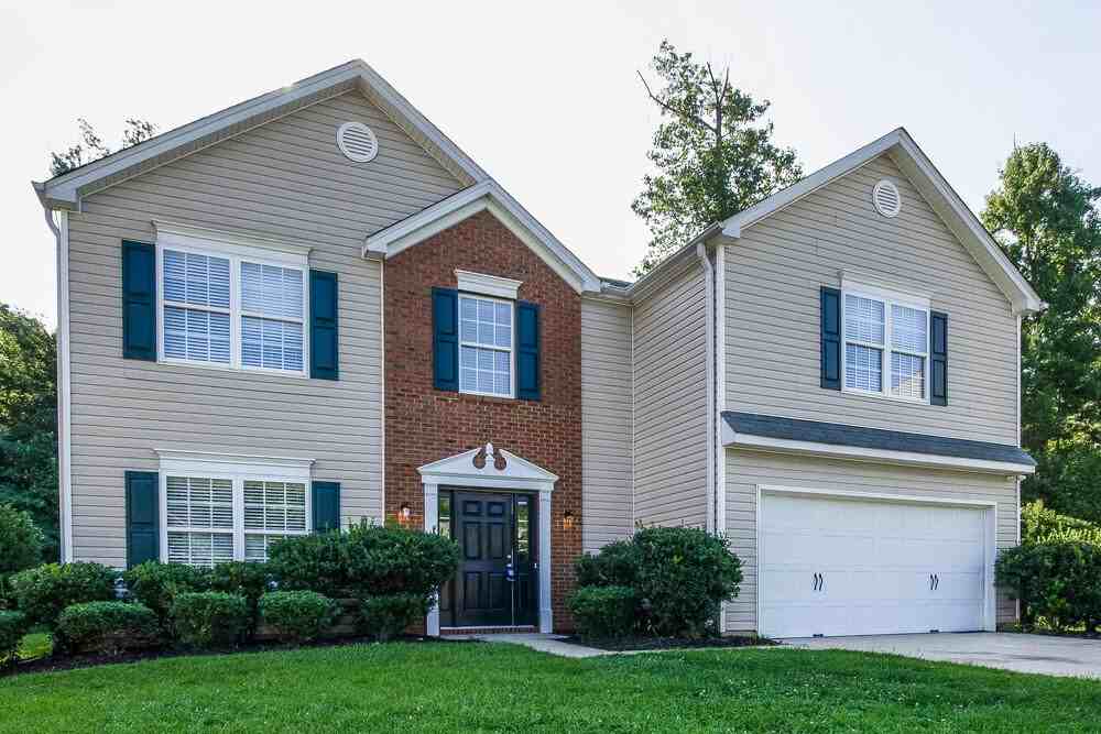 1909 Waters Trail Dr - Photo 4 of 20