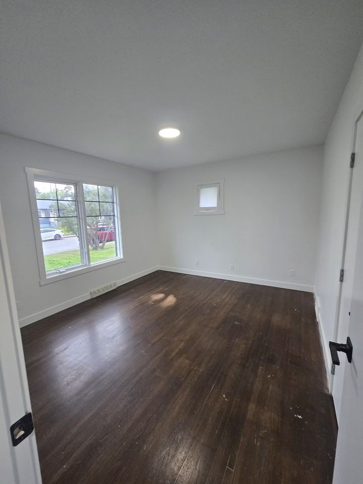 2204 25 Ave Nw - Photo 2 of 17