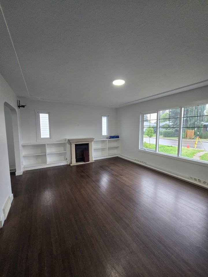 2204 25 Ave Nw - Photo 4 of 17