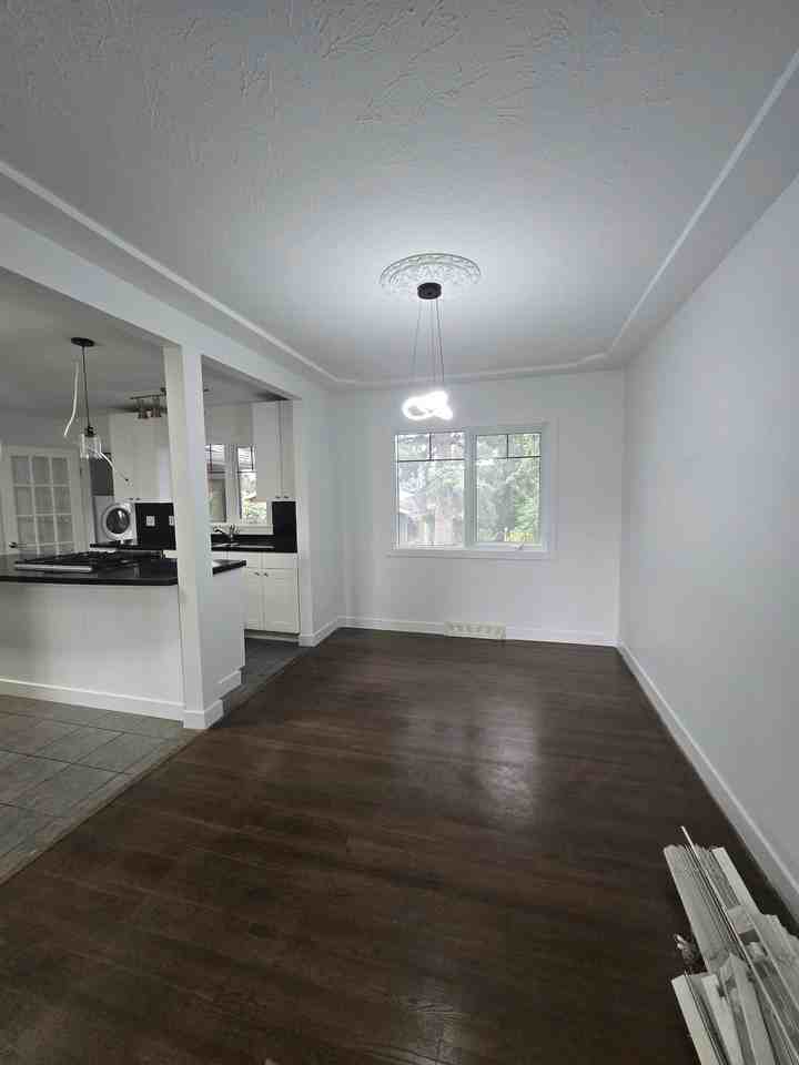 2204 25 Ave Nw - Photo 5 of 17