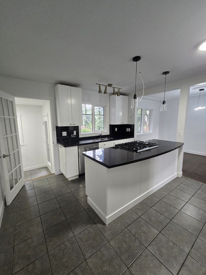 2204 25 Ave Nw - Photo 6 of 17