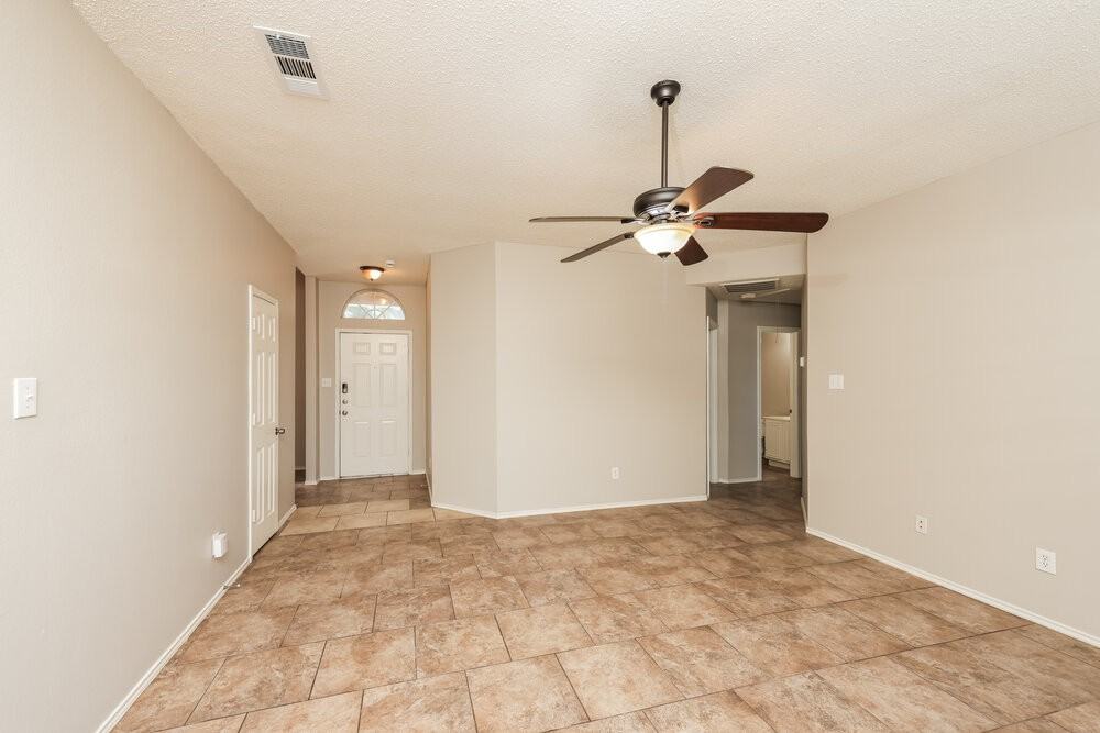 1357 Meadow Creek Dr - Photo 4 of 16