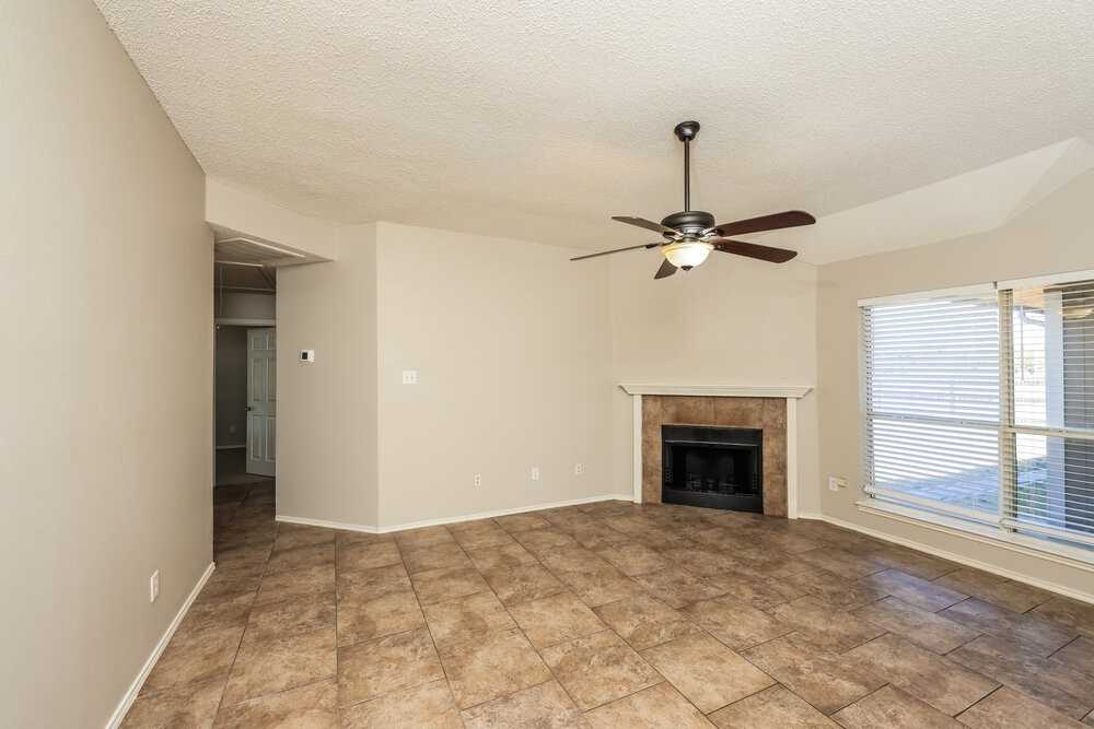 1357 Meadow Creek Dr - Photo 5 of 16