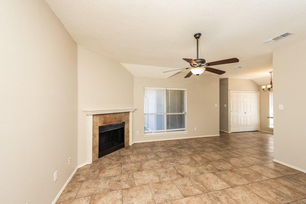 1357 Meadow Creek Dr - Photo 6 of 16
