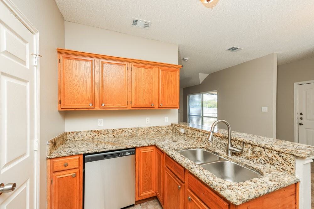 1357 Meadow Creek Dr - Photo 7 of 16