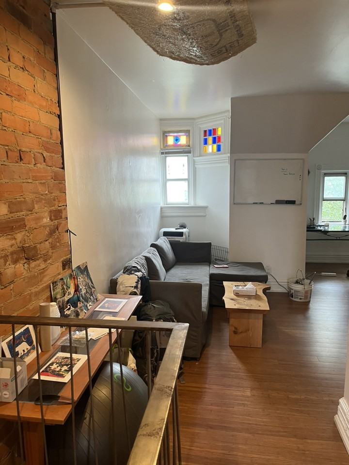 548 Spadina Cres - Photo 2 of 15