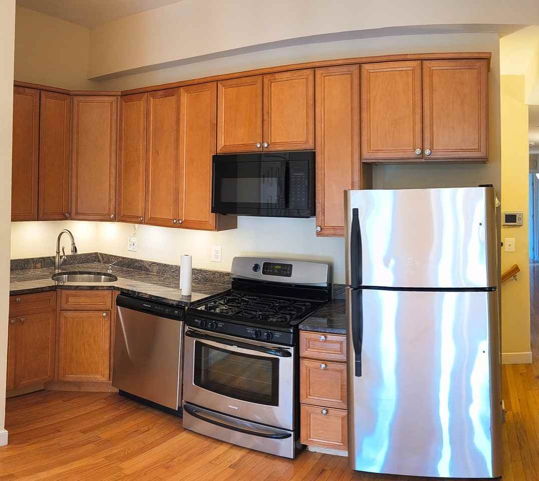 3227 11th St Nw #4D - Photo 3 of 12