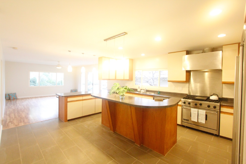 923 Green St - Photo 4 of 20