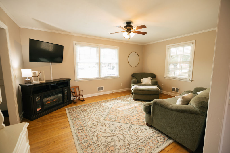 2107 W Cambridge Dr - Photo 3 of 14