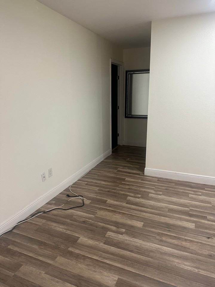 2465 Park Place Dr - Photo 3 of 14