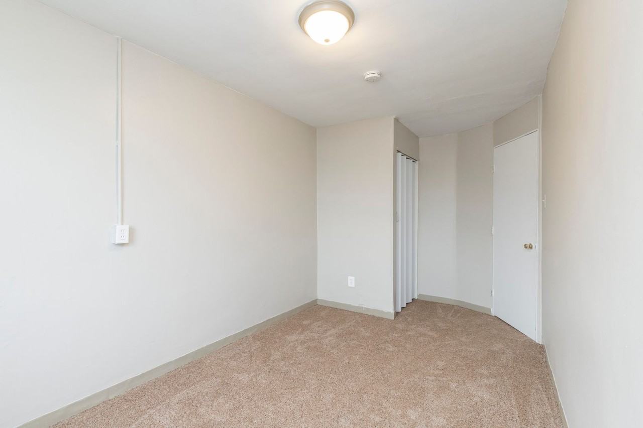 2703 W 4th St #B - Photo 4 of 49