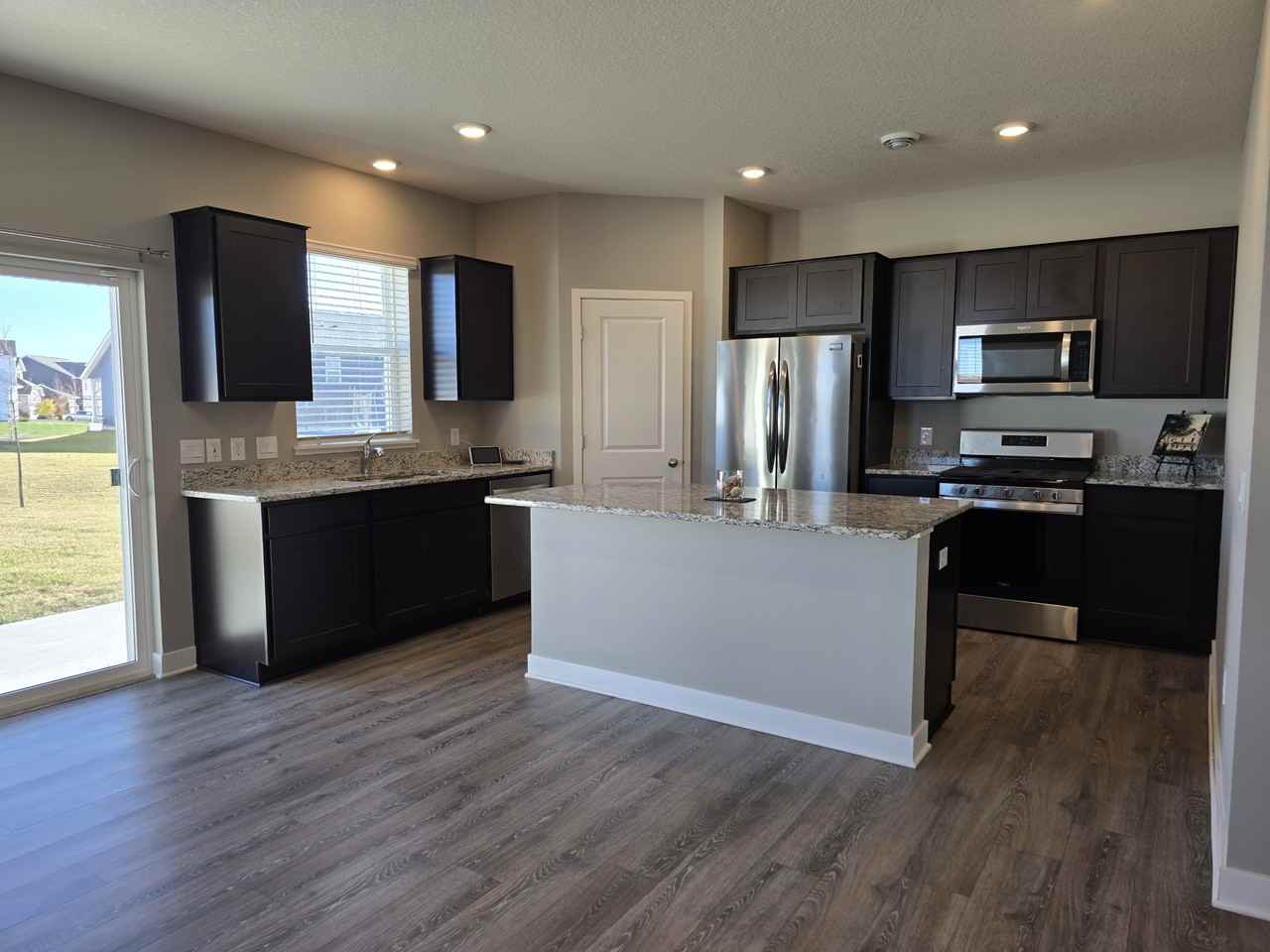2075 Aloha Ave - Photo 2 of 20