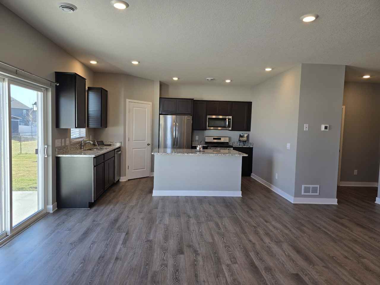 2075 Aloha Ave - Photo 4 of 20