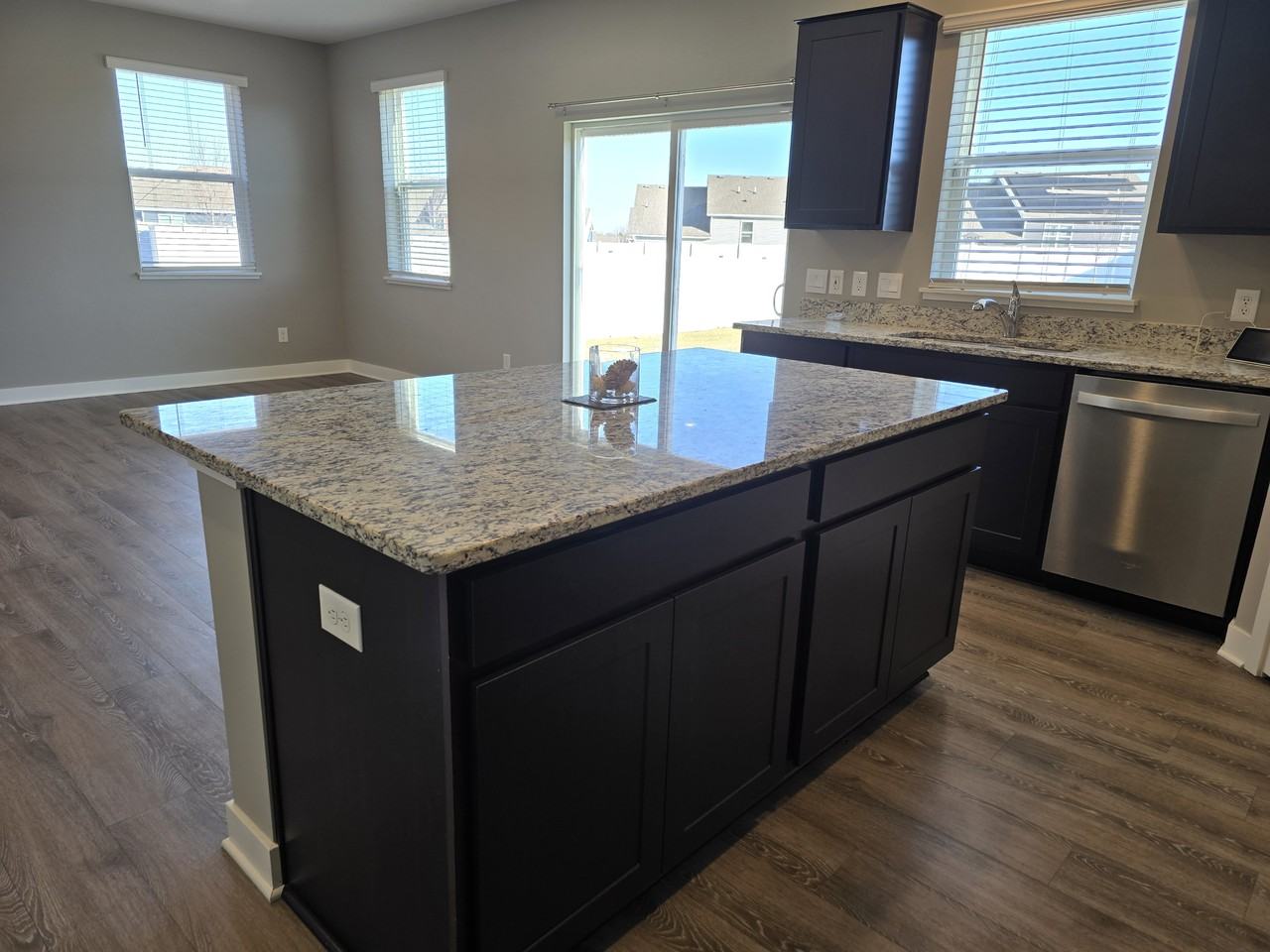 2075 Aloha Ave - Photo 5 of 20