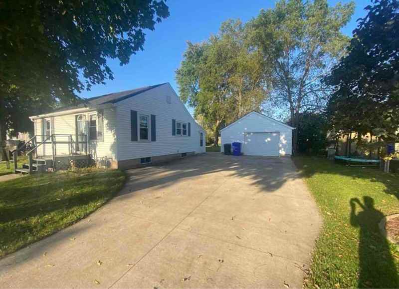 1311 N Charlotte St - Photo 2 of 11