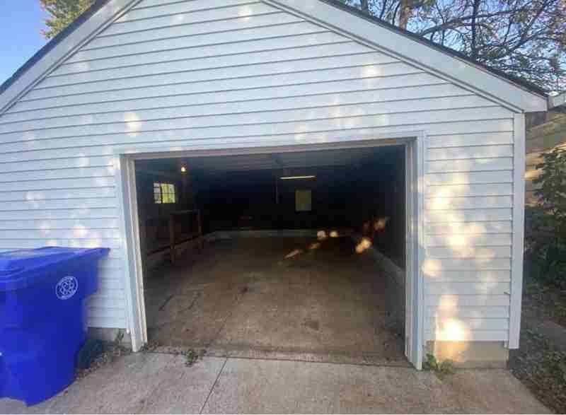 1311 N Charlotte St - Photo 3 of 11