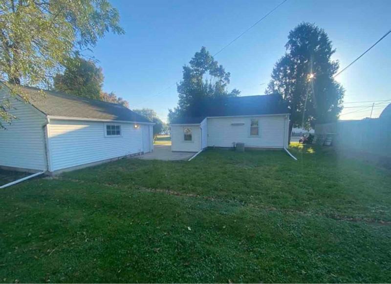 1311 N Charlotte St - Photo 4 of 11