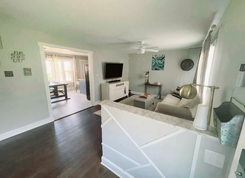 1042 Interurban Ave - Photo 2 of 12
