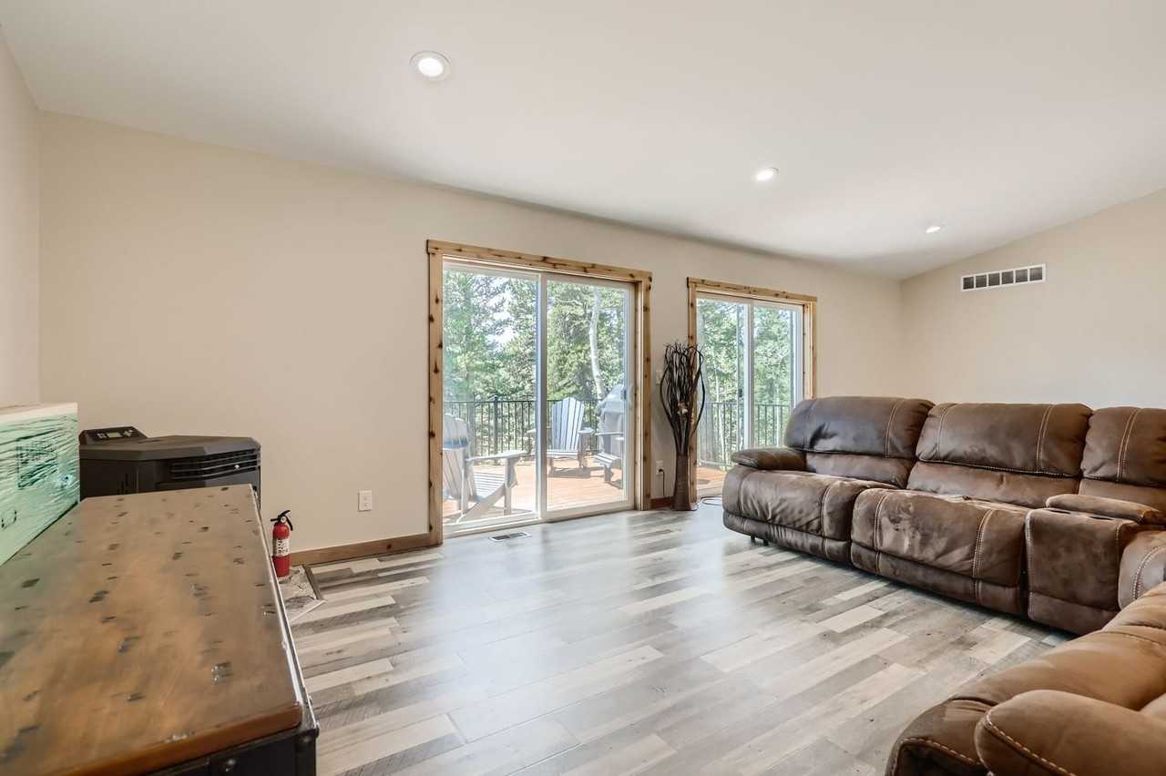 90 Hawk Way - Photo 4 of 15