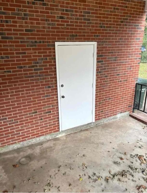 1310 Stadium Dr - Photo 4 of 22