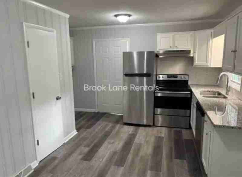 1310 Stadium Dr - Photo 5 of 22