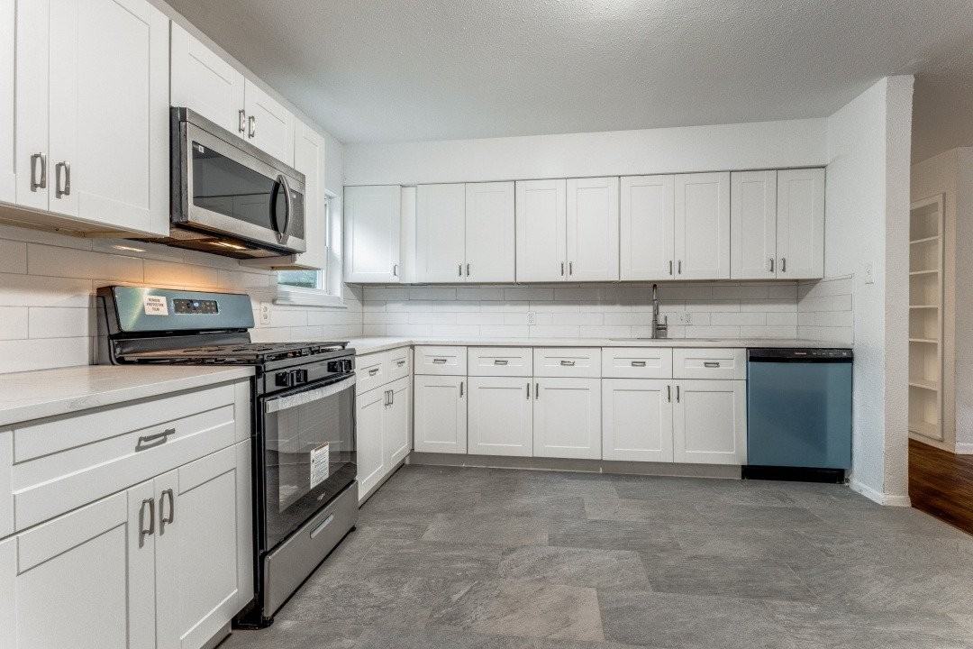 1039 Star St - Photo 3 of 9