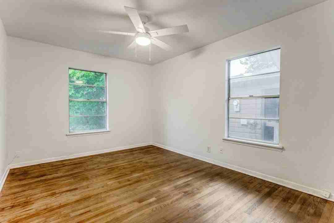 1039 Star St - Photo 5 of 9