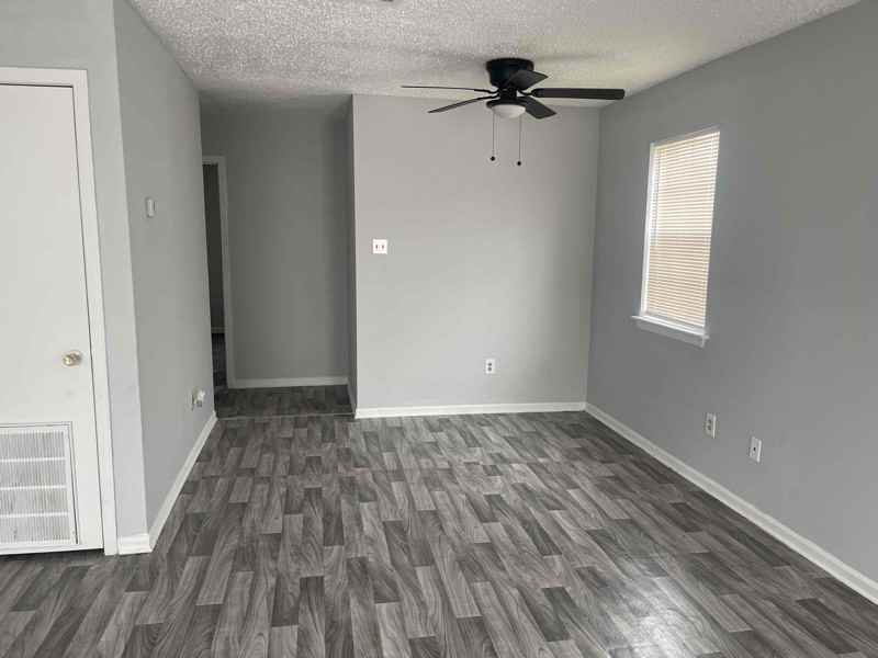 406 Scotsdale St - Photo 2 of 13