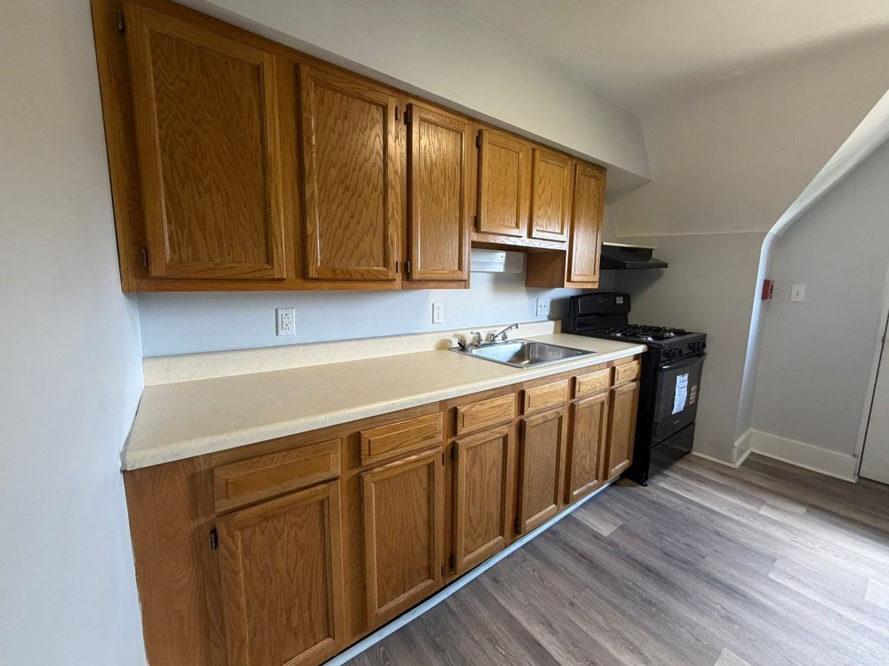 302C Grant St - Photo 2 of 7