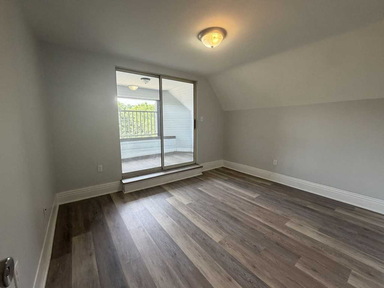 302C Grant St - Photo 4 of 7