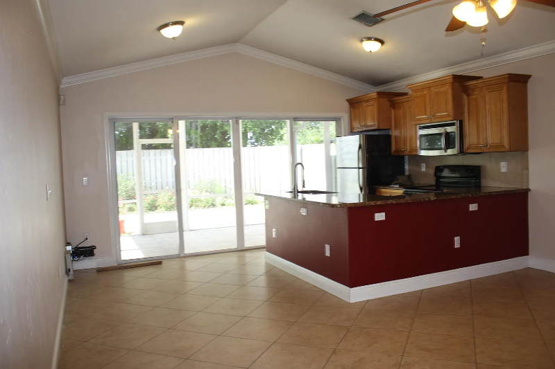 4743 Clemens St - Photo 5 of 20