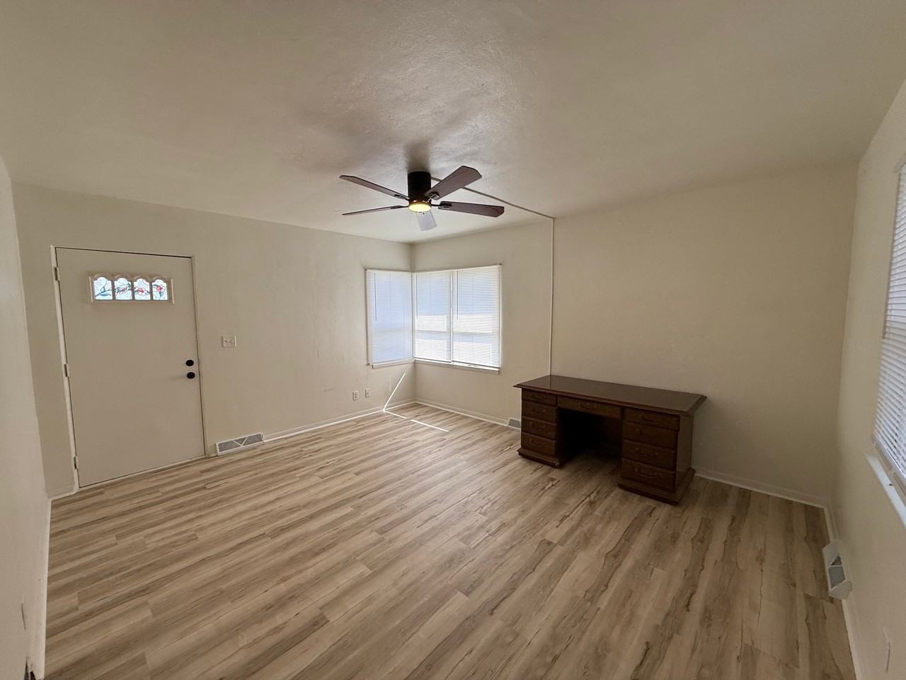 1904 N Lincoln Ave - Photo 3 of 9