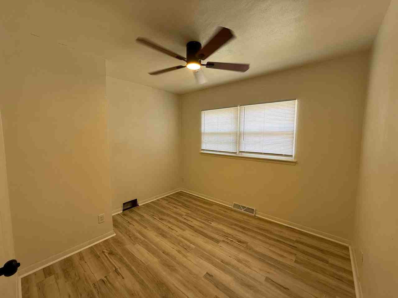 1904 N Lincoln Ave - Photo 4 of 9