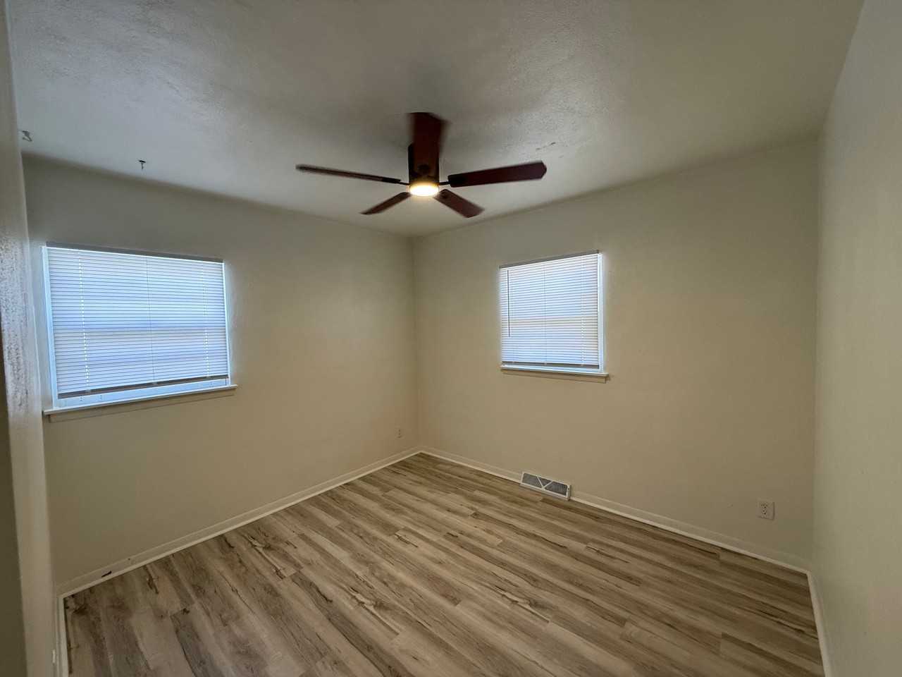1904 N Lincoln Ave - Photo 5 of 9