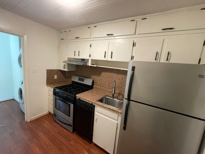 1512 Louisiana St #B - Photo 3 of 8