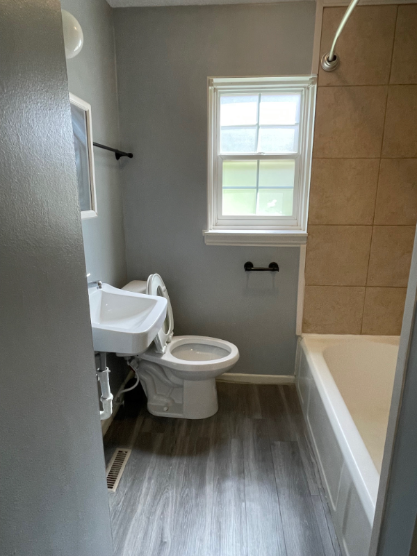 1512 Louisiana St #B - Photo 4 of 8