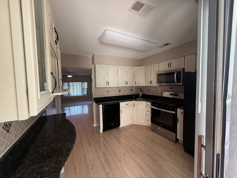 21 Aspen Dr - Photo 3 of 12