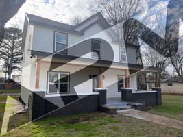 featured image of 701 E 18th St