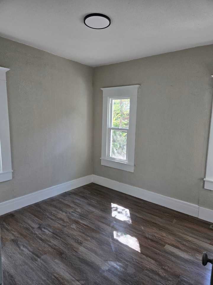 420 W 13th St - Photo 3 of 3
