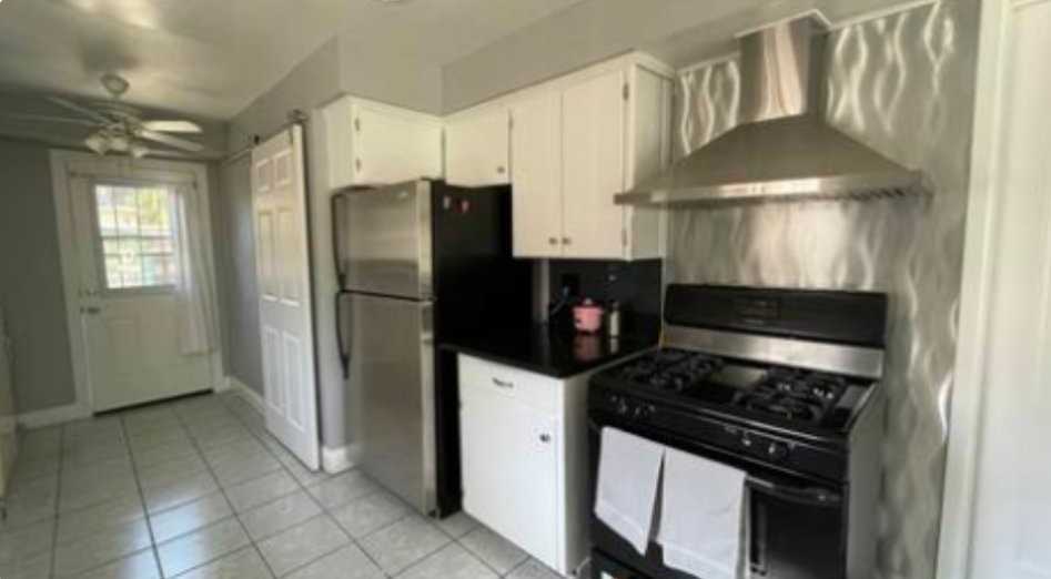 1345 N Van Ness Ave - Photo 2 of 10