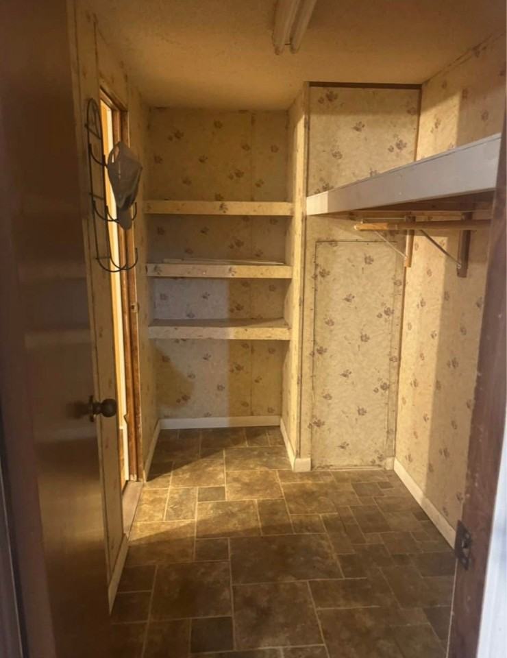 211 Armide St - Photo 4 of 16