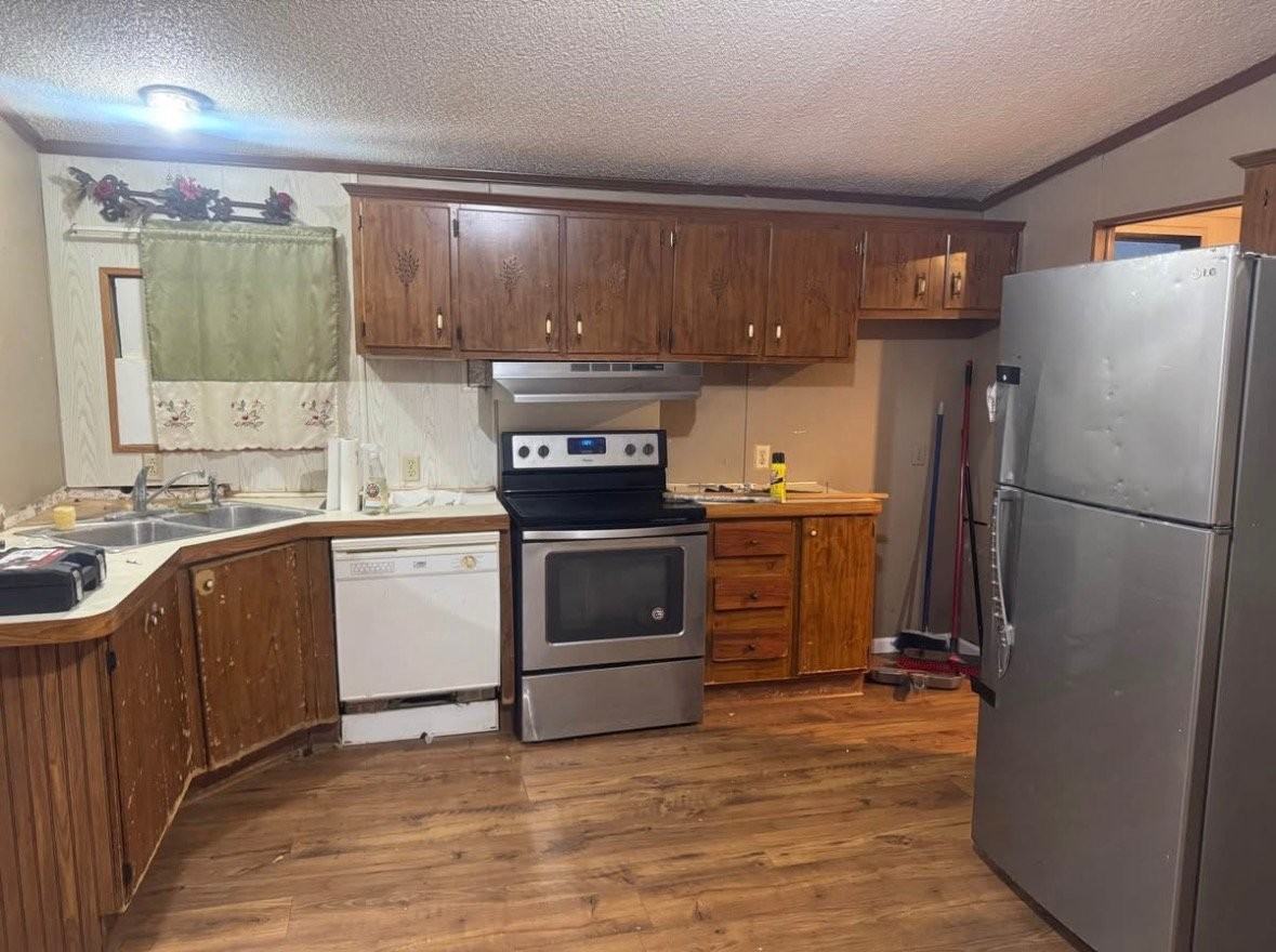 211 Armide St - Photo 6 of 16