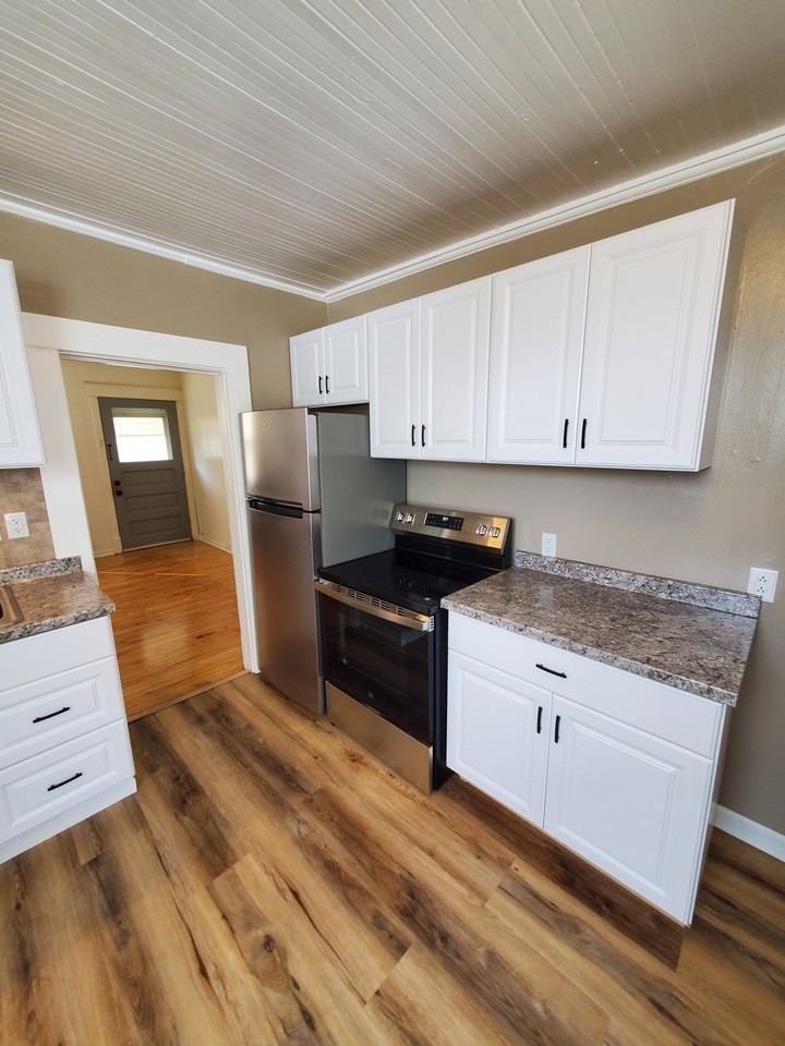 1548 S 56th St #A - Photo 2 of 17