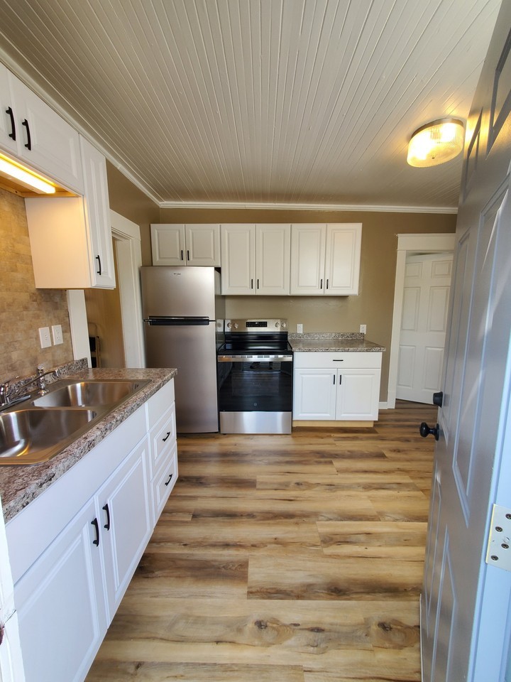 1548 S 56th St #A - Photo 3 of 17