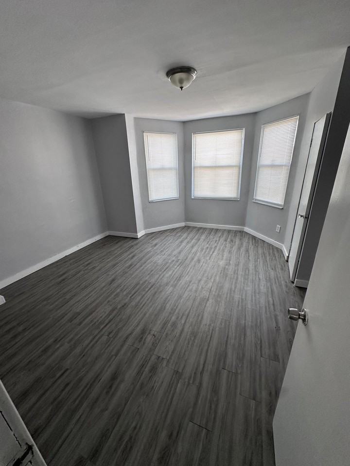 2647 S 68th St - Photo 3 of 9