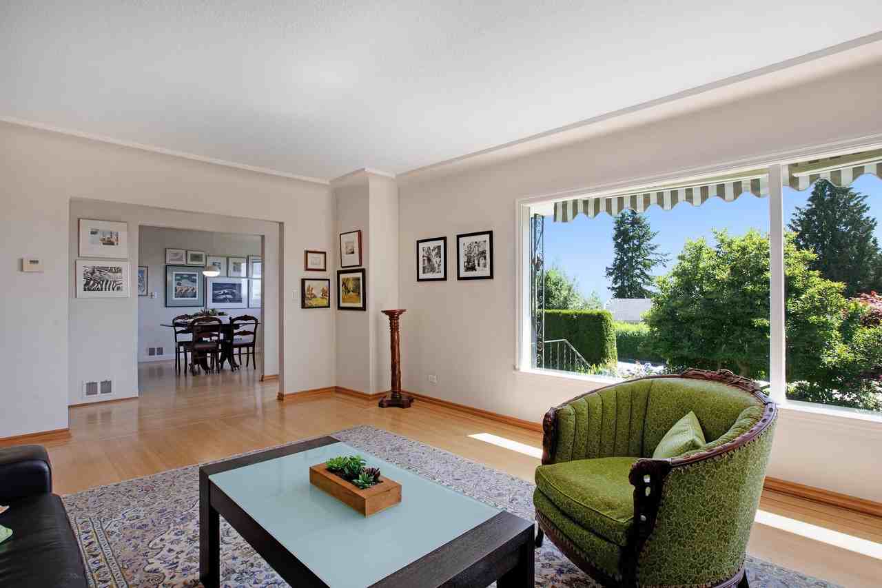 150 Carisbrooke Crescent - Photo 4 of 27