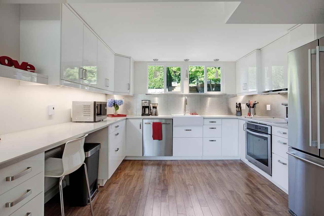 150 Carisbrooke Crescent - Photo 7 of 27