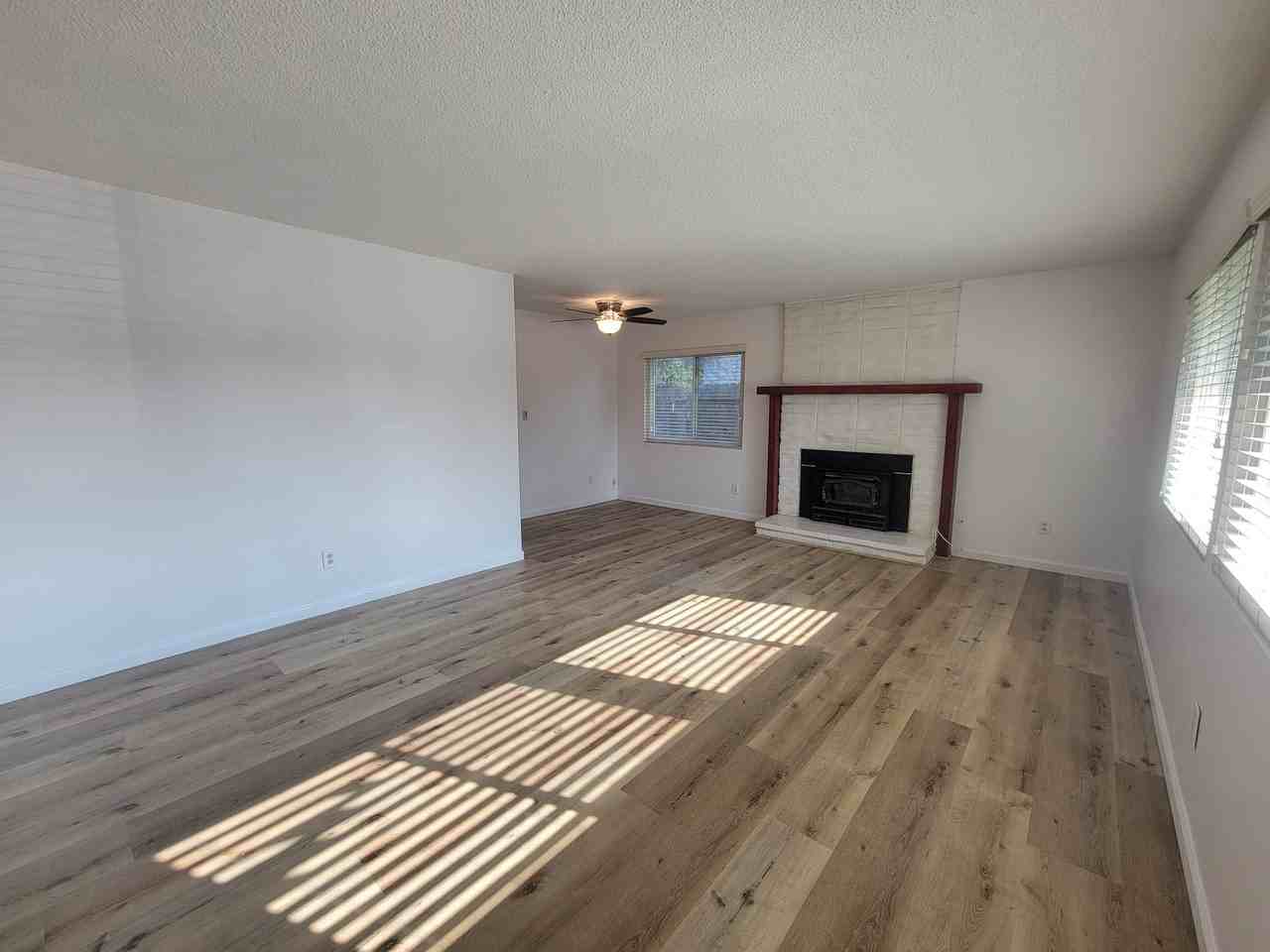 2704 S Fairway Ct - Photo 4 of 16